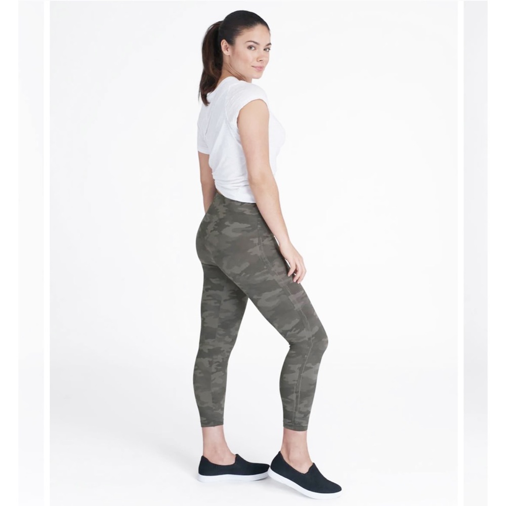 Spanx Look at Me Now Seamless Cropped Leggings